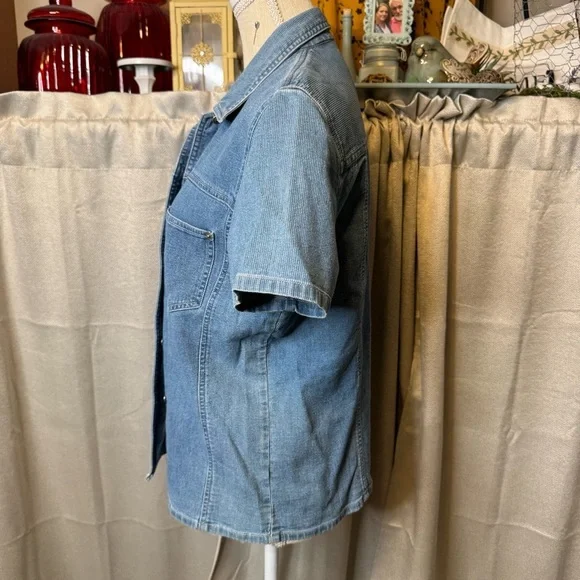 St. John's Bay Blue Denim Button Down Shirt Size Medium - Picture 5 of 7